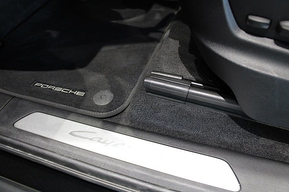 Porsche Cayenne 12 of 18
