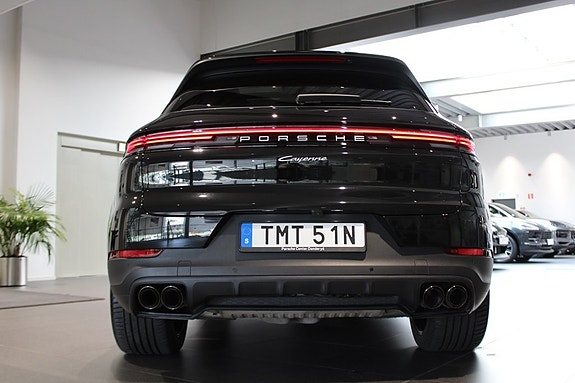 Porsche Cayenne 7 of 18