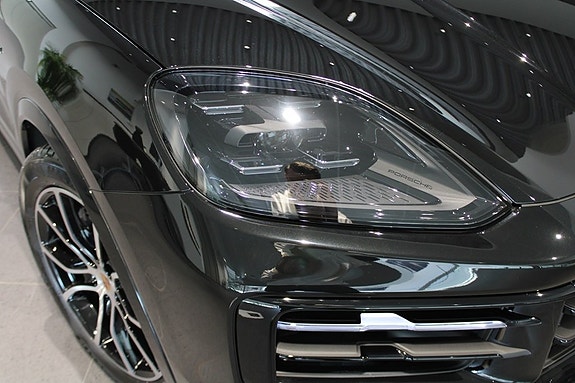 Porsche Cayenne 8 of 18