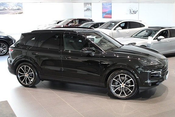 Porsche Cayenne 9 of 18