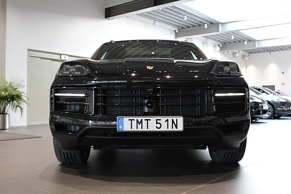 Porsche Cayenne 6 of 18