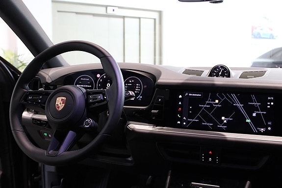 Porsche Cayenne 15 of 18
