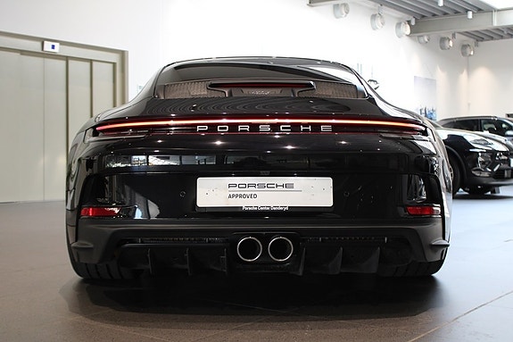 Porsche 911 GT3 6 of 19