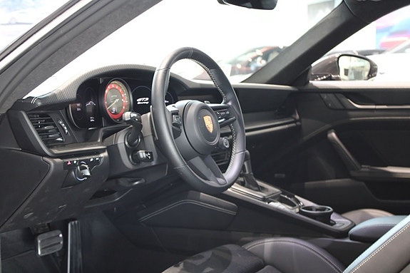 Porsche 911 GT3 3 of 5
