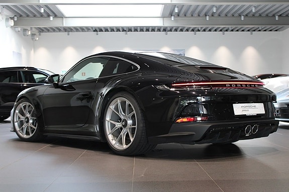 Porsche 911 GT3 2 of 5