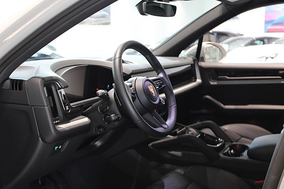 Porsche Cayenne 3 of 5