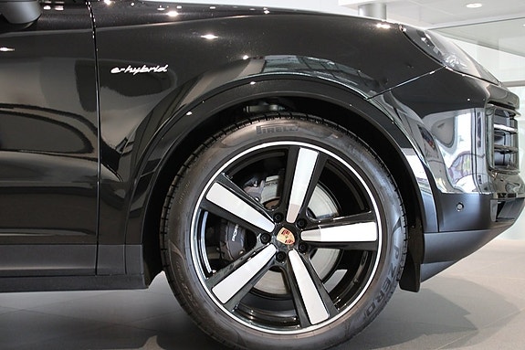 Porsche Cayenne 8 of 19