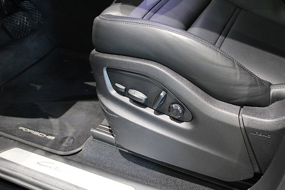 Porsche Cayenne 13 of 19