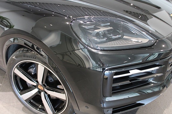 Porsche Cayenne 10 of 19