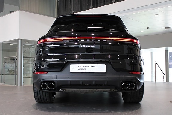 Porsche Cayenne 7 of 19