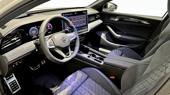 Volkswagen Passat 7 of 25