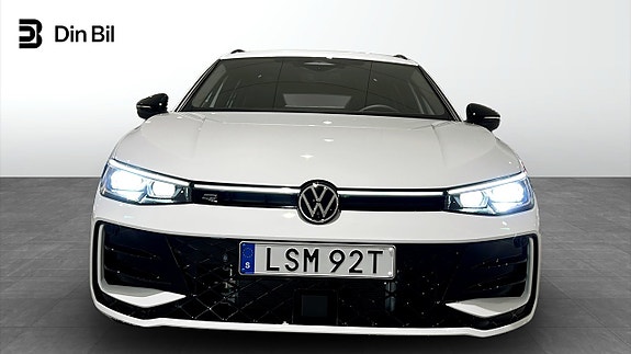 Volkswagen Passat 4 of 25