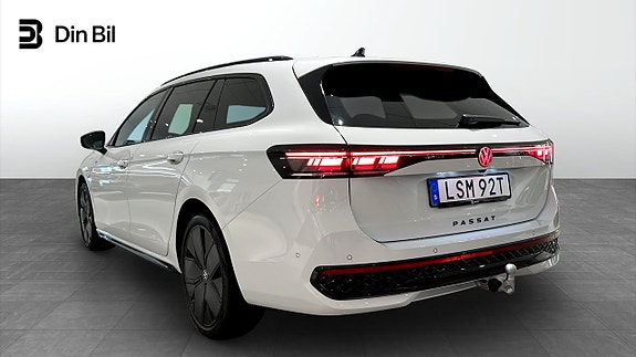 Volkswagen Passat 3 of 25