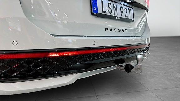 Volkswagen Passat 14 of 25