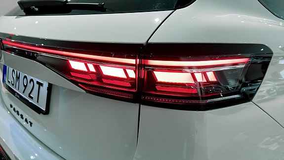 Volkswagen Passat 16 of 25