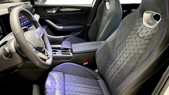 Volkswagen Passat 8 of 25
