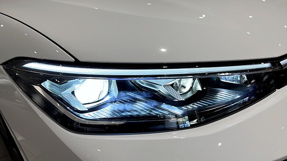 Volkswagen Passat 17 of 25