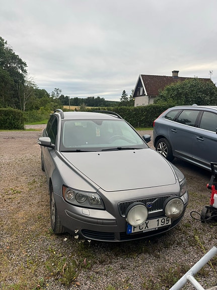 Volvo V50 2 of 5
