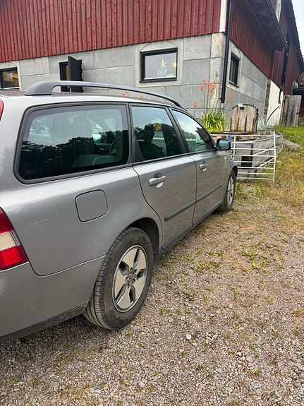 Volvo V50 3 of 5