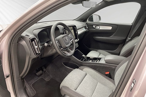 Volvo XC40 7 of 15