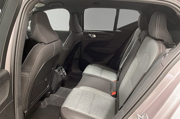 Volvo XC40 8 of 15