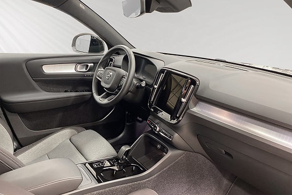 Volvo XC40 10 of 15