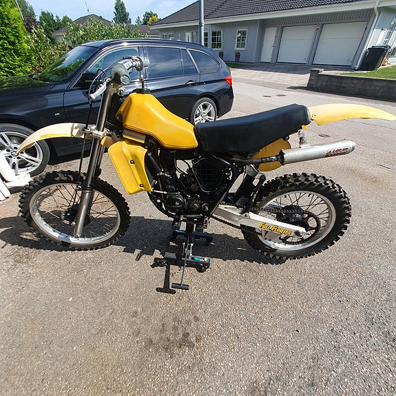Suzuki 125 cc 2 of 6