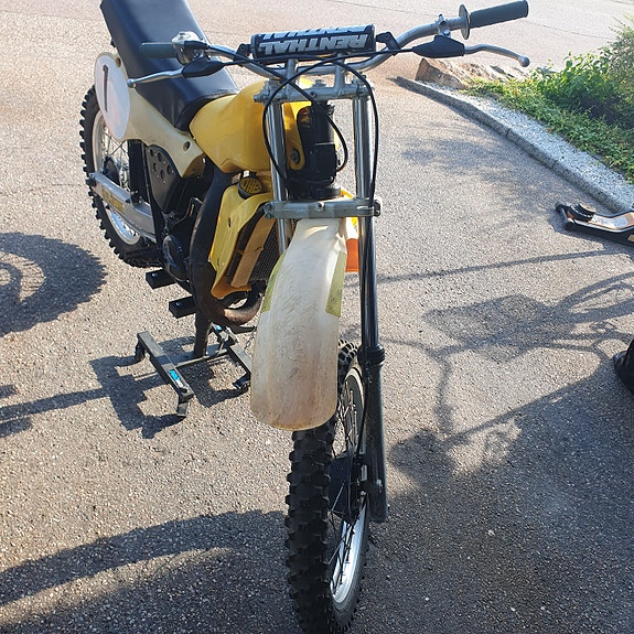 Suzuki 125 cc 6 of 6