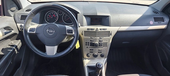 Opel Astra 5 of 5