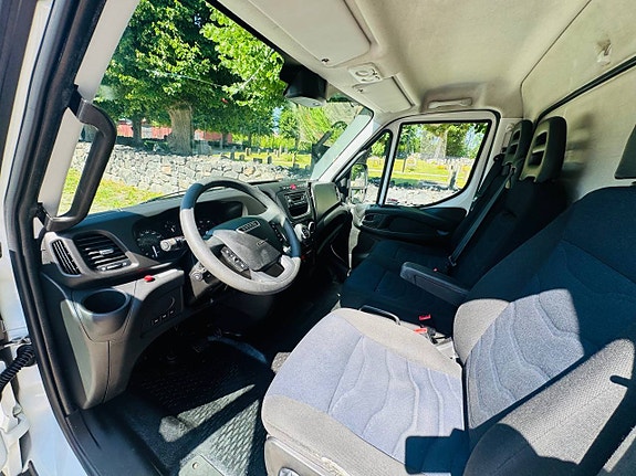 Iveco Daily 70C18 Automat Långt Skåp Bakgavellyft 8 of 12