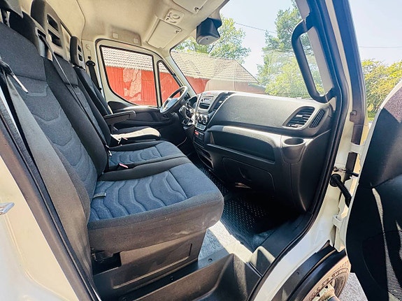 Iveco Daily 70C18 Automat Långt Skåp Bakgavellyft 9 of 12