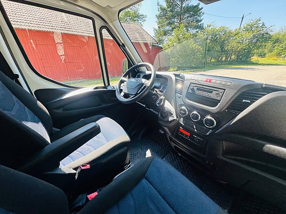 Iveco Daily 70C18 Automat Långt Skåp Bakgavellyft 10 of 12