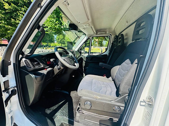 Iveco Daily 70C18 Automat Långt Skåp Bakgavellyft 7 of 12