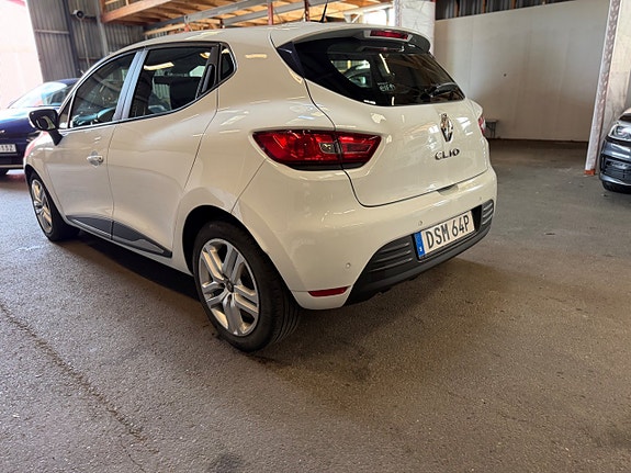Renault Clio 16 of 18