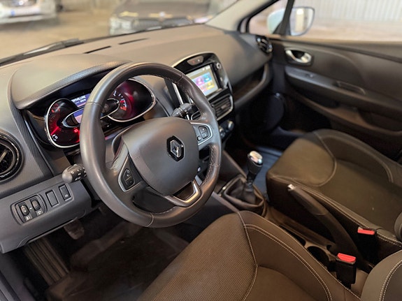 Renault Clio 18 of 18