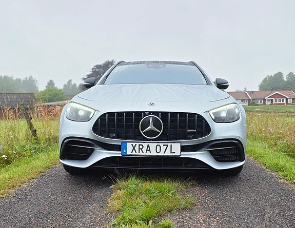 Mercedes-Benz E63 3 of 5