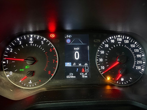 Renault Clio 10 of 15