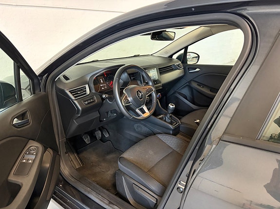 Renault Clio 8 of 15