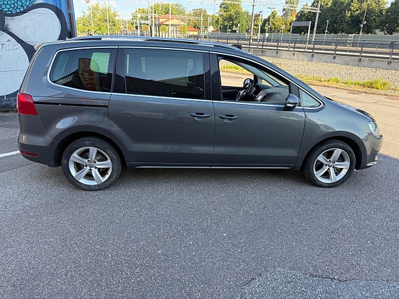Volkswagen Sharan 3 of 5