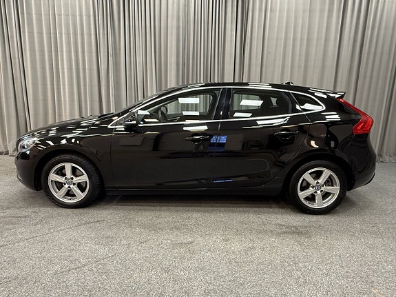 Volvo V40 2 of 5