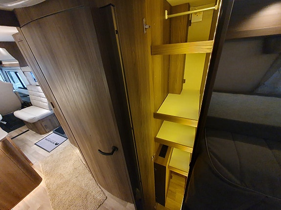 Kabe Imperial Travel Master Intergrated 860 LGB 14 of 21