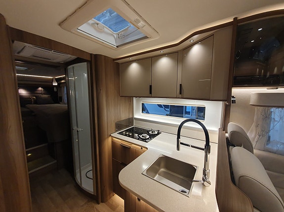 Kabe Imperial Travel Master Intergrated 860 LGB 6 of 21