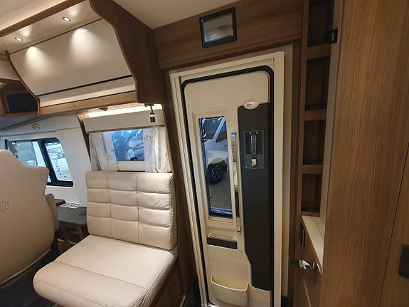 Kabe Imperial Travel Master Intergrated 860 LGB 20 of 21