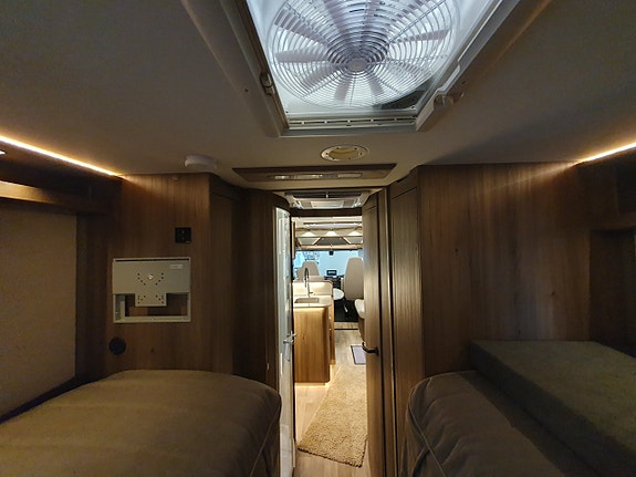 Kabe Imperial Travel Master Intergrated 860 LGB 11 of 21