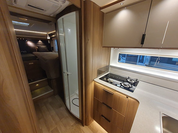 Kabe Imperial Travel Master Intergrated 860 LGB 7 of 21