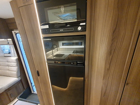 Kabe Imperial Travel Master Intergrated 860 LGB 17 of 21
