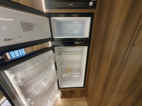 Kabe Imperial Travel Master Intergrated 860 LGB 18 of 21