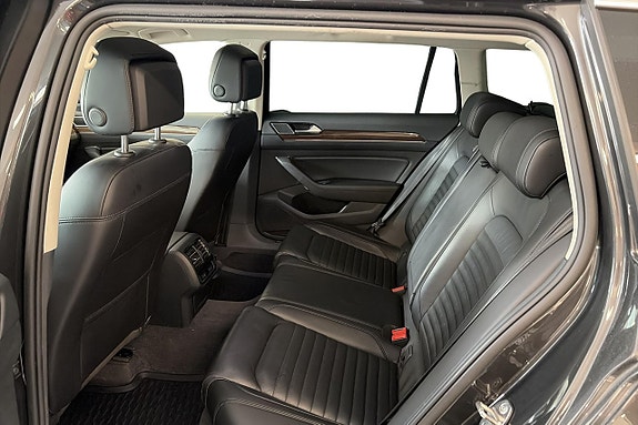 Volkswagen Passat Alltrack 10 of 21