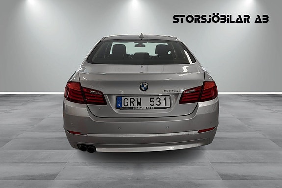 BMW 523i 4 of 5