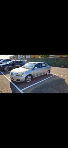 Toyota Avensis 3 of 8